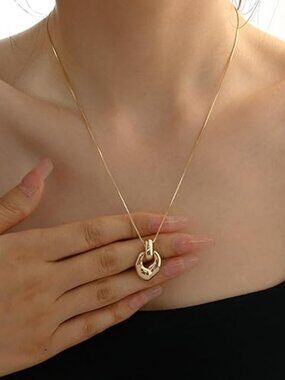 Women’s Gold Pendant Necklace Statement Gold/Silver Tone Trendy Fashion Jewelry